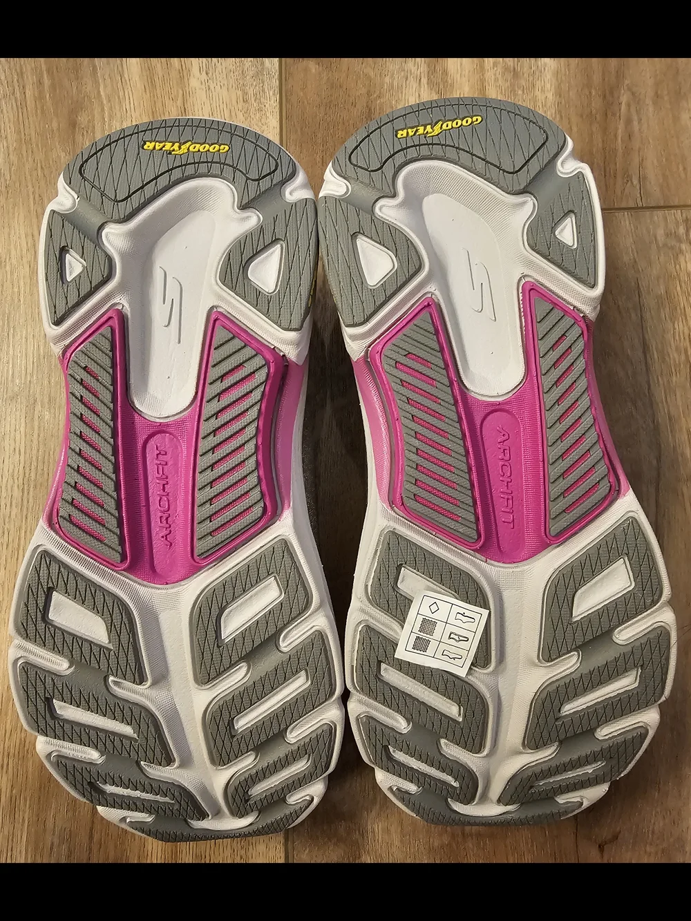 Skechers Women’s Max Cushioning Gray Arch Fit Slip-Ins Shoes - Size 8, Like New! - Picture 7 of 7